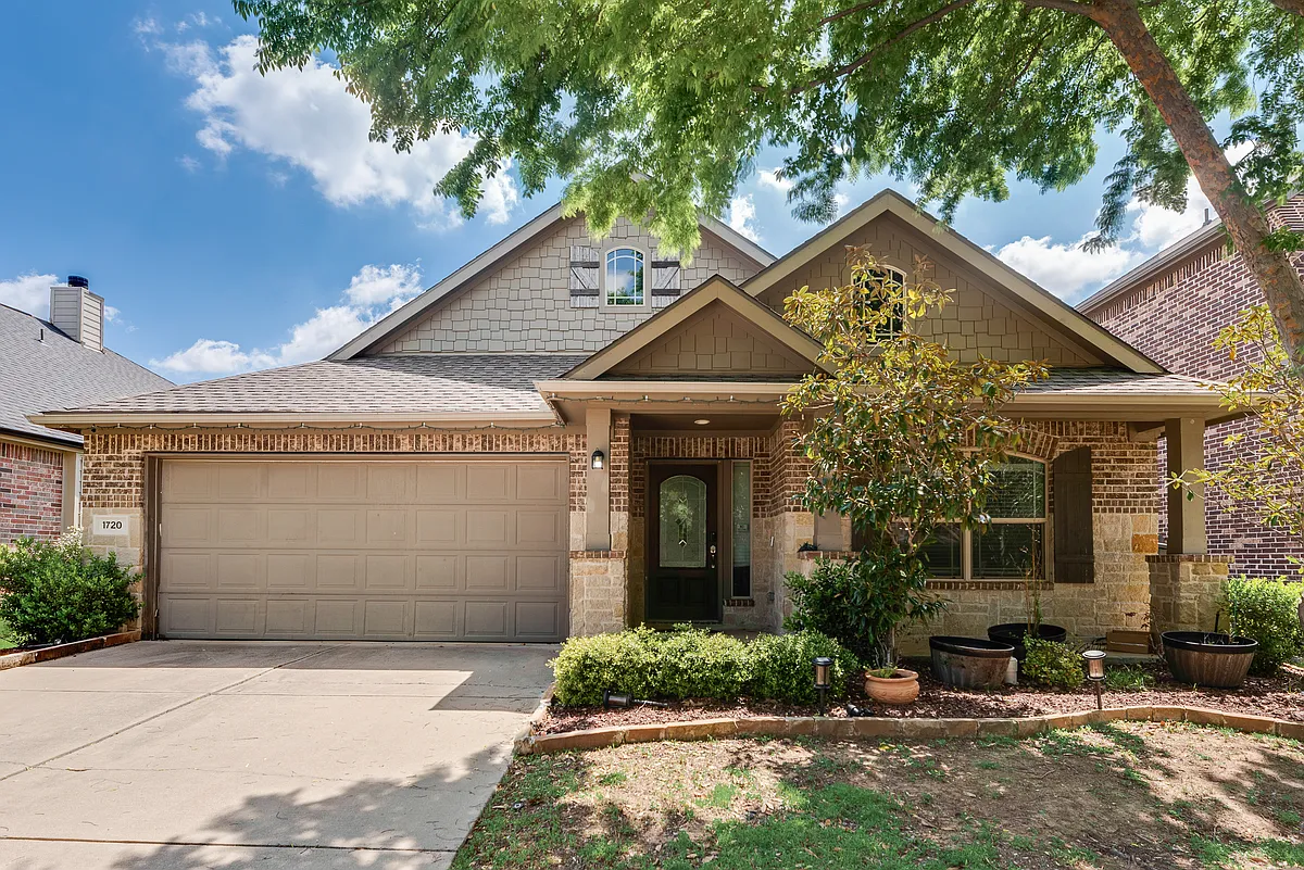 Building Photo - 1720 Medina Ln