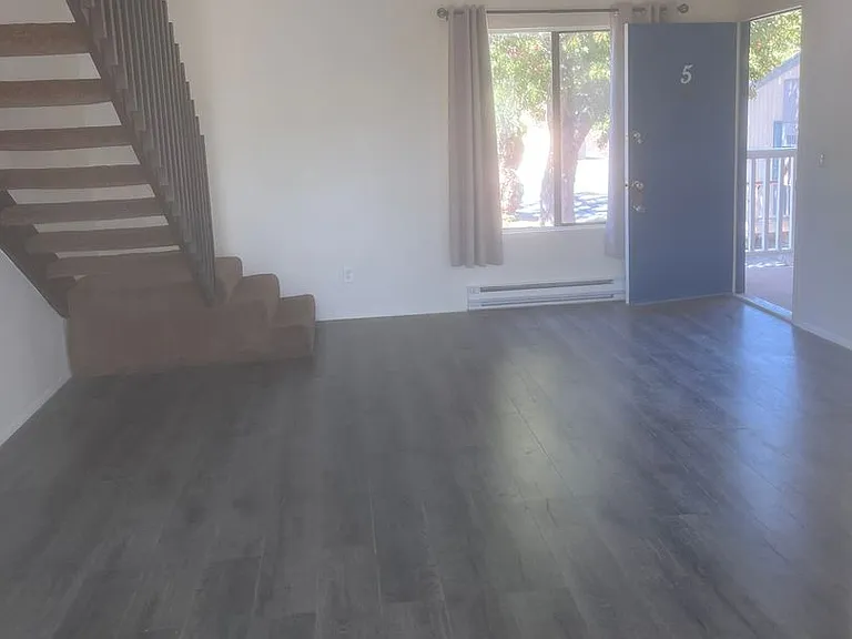 3300 Eureka Pl #5 — Photo 3