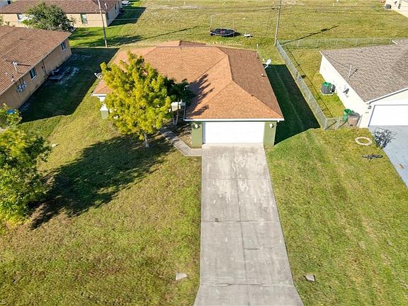 5th image of 3820 SW 8th Pl
