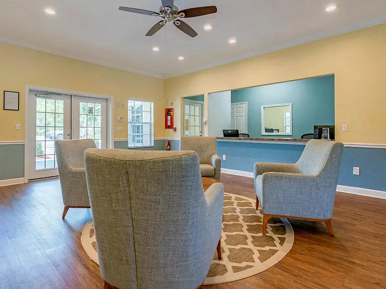 Tuscan Isle Apartments — Photo 15