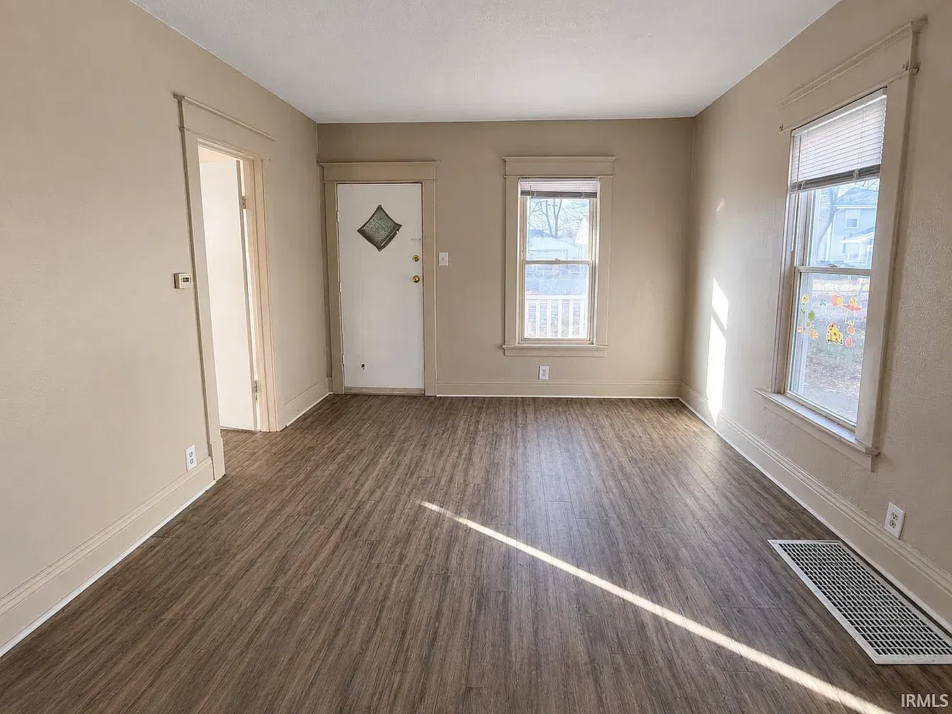 3 bed, 1221 sqft, $1,300 — Photo 2