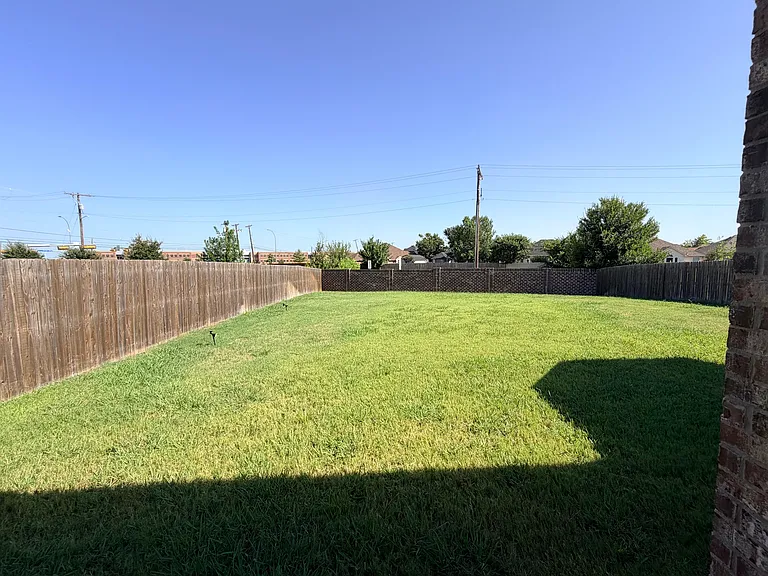 516 William Ct — Photo 38