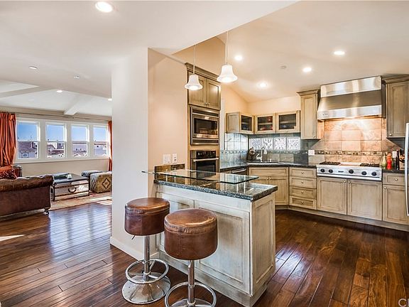 4th image of 640 Hermosa Ave