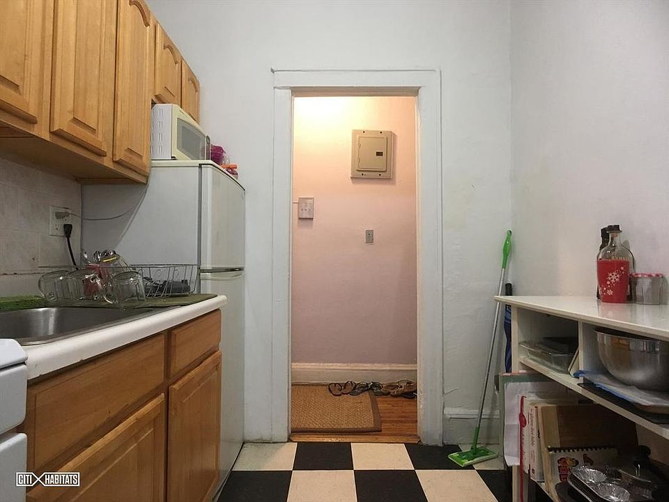 2nd image of 3160 34th St APT B4