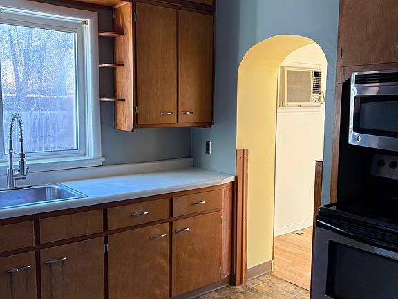 4th image of 626 Fisher St