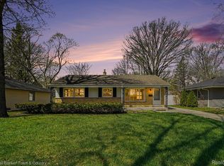27691 Lexington Pkwy, Southfield, MI 48076