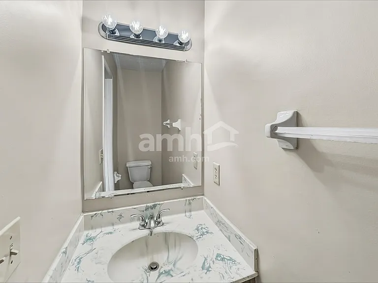 1053 Amherst Blvd — Photo 10