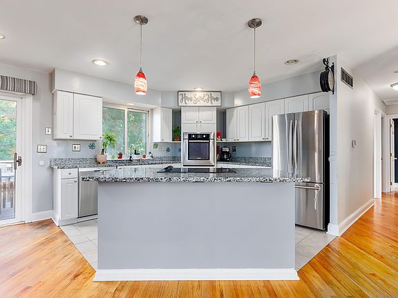 2nd image of 1752 Pioneer Blvd