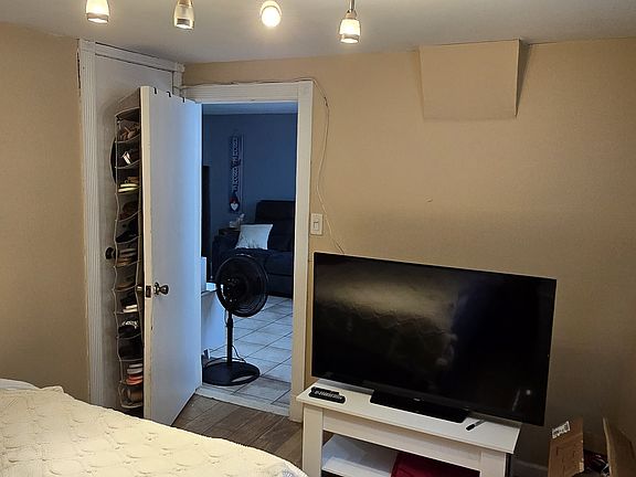 4th image of 19 Crossgate Rd #0