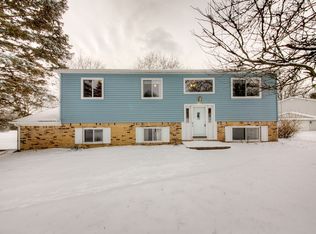 2779 Sun Terrace Dr, Hartland, MI