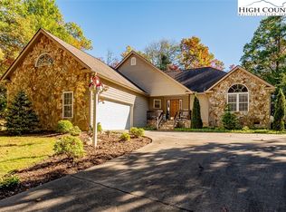 857 Longview Cir, Glade Valley, NC 28627