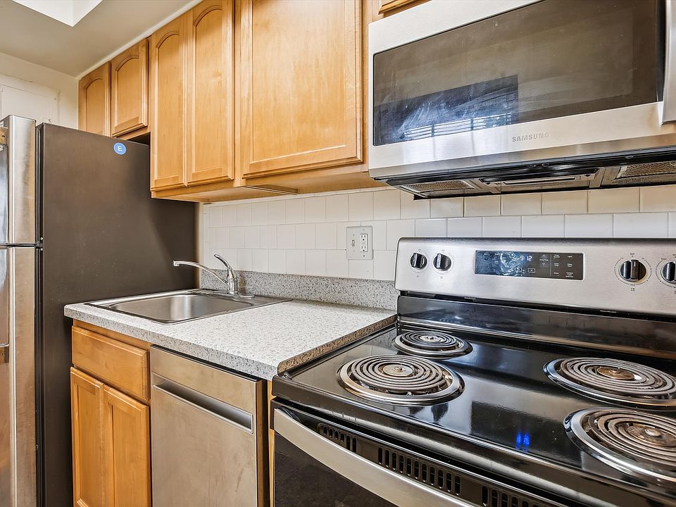 1st image of 1320 Fort Myer Dr APT 802