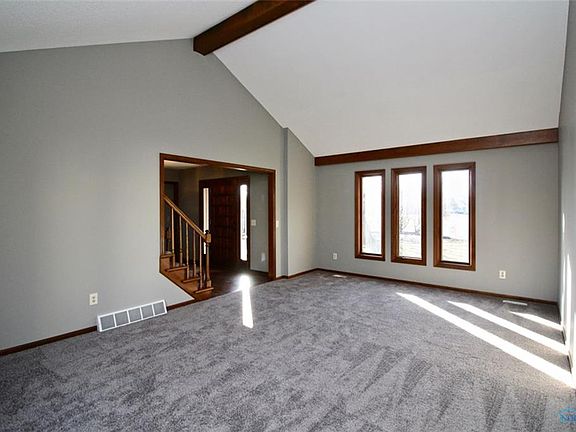 5th image of 701 Briarwood Cir
