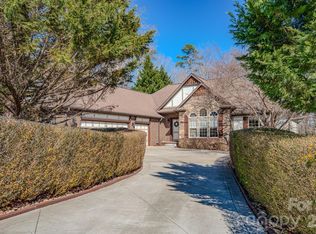 3975 Plantation Dr, Morganton, NC 28655
