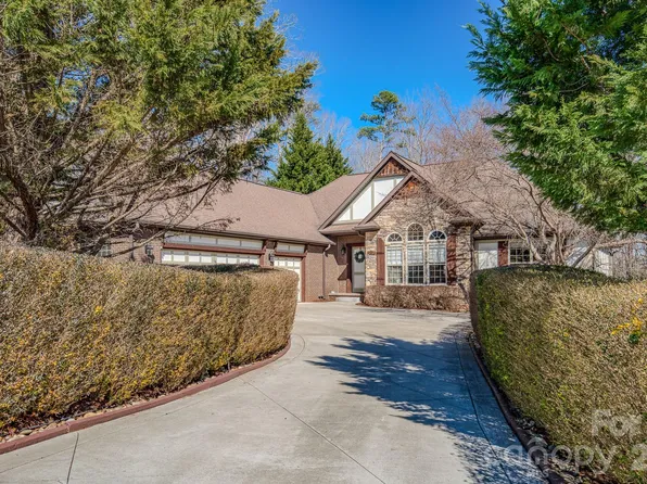 3975 Plantation Dr, Morganton, NC 28655