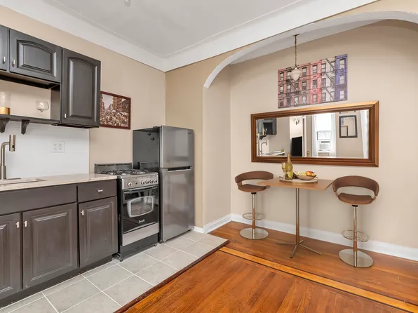 160-15 Powells Cove Boulevard image 5 of 11