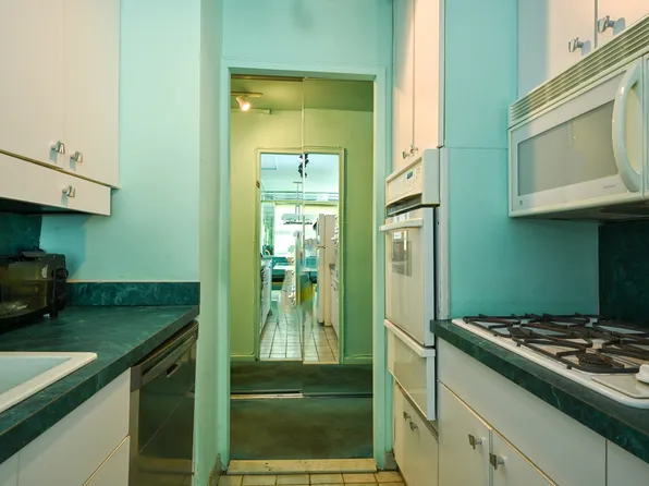 61-20 Grand Cent Parkway image 16 of 25