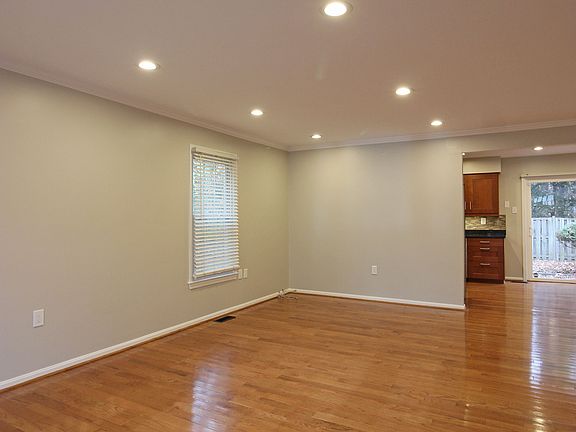 3rd image of 4427 Holly Ave