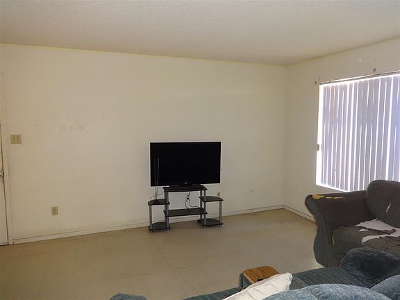 3rd image of 1226 E Kennedy Ln