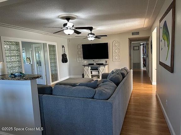 5th image of 230 Linda Ave