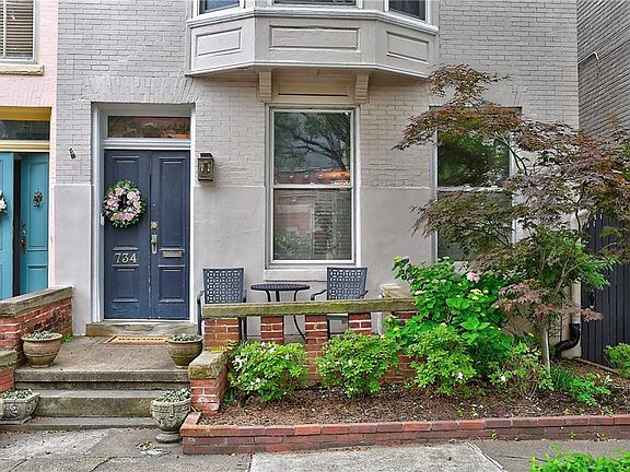 2nd image of 734 Yarmouth St