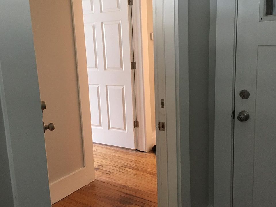 1172 Unit: Entrance to apartment