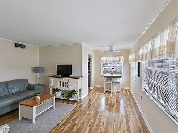 5th image of 418 Monroe Ave APT 202