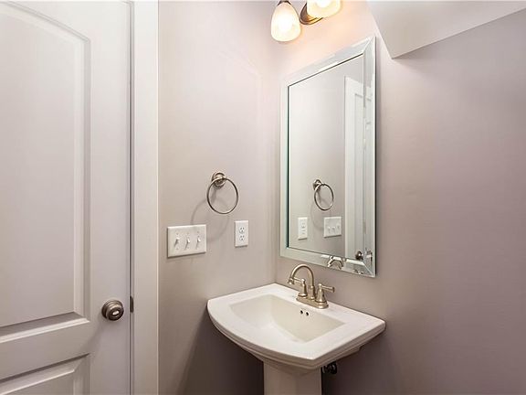 4th image of 22 Village Park Ln