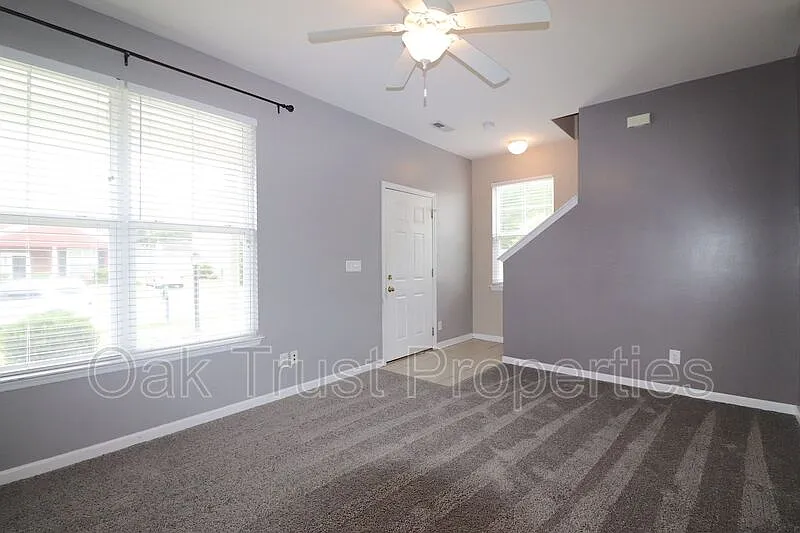 3 bed, 2.5 bath, 1120 sqft, $1,900 — Photo 3