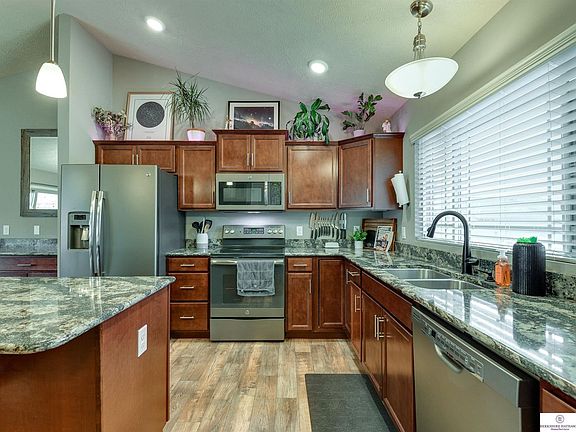 5th image of 18604 Rosewood St