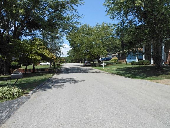 4th image of 4734 Briarwood Cir