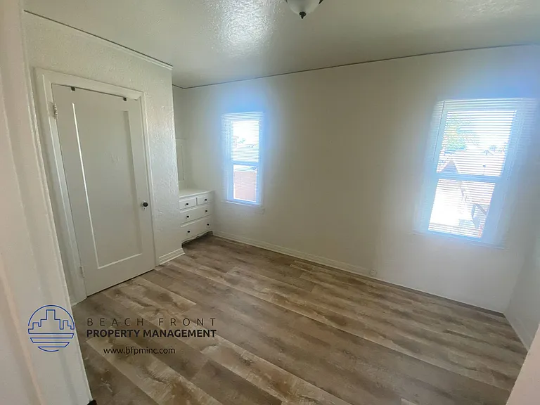 566 W 17th St — Photo 5