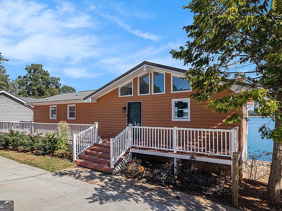 4th image of 1126 Lakeshore Ct