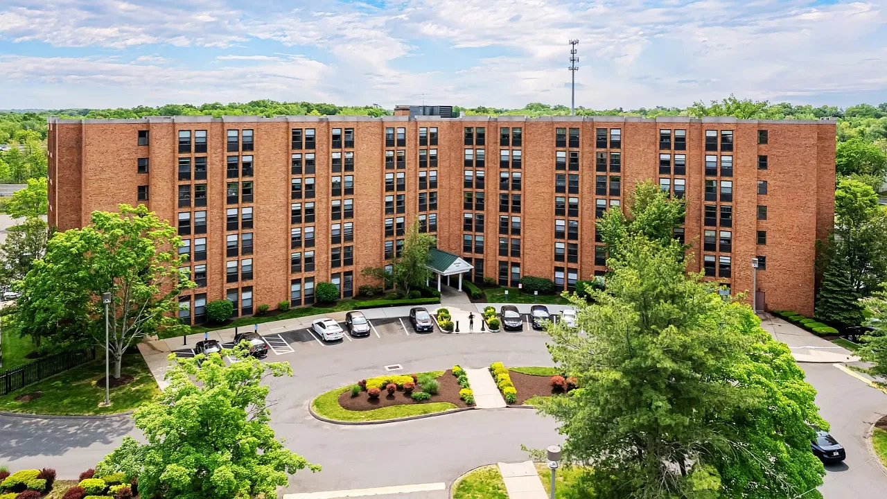 Newington Tower — Photo 1