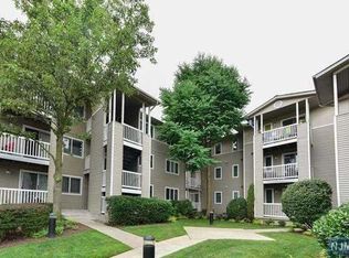 225 Orchard Park #225, Allendale, NJ 07401