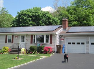 39 Laurel Wood Dr, Shelton, CT 06484