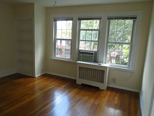 Rented by 18 REALTY | media 14