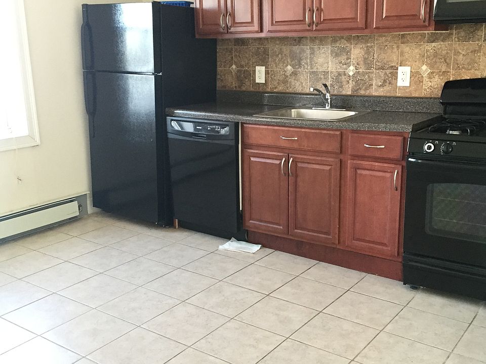 2nd image of 21 E 17th St APT 6