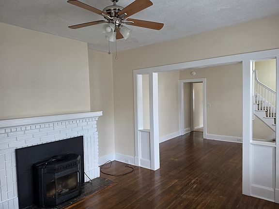 4th image of 930 N Division St