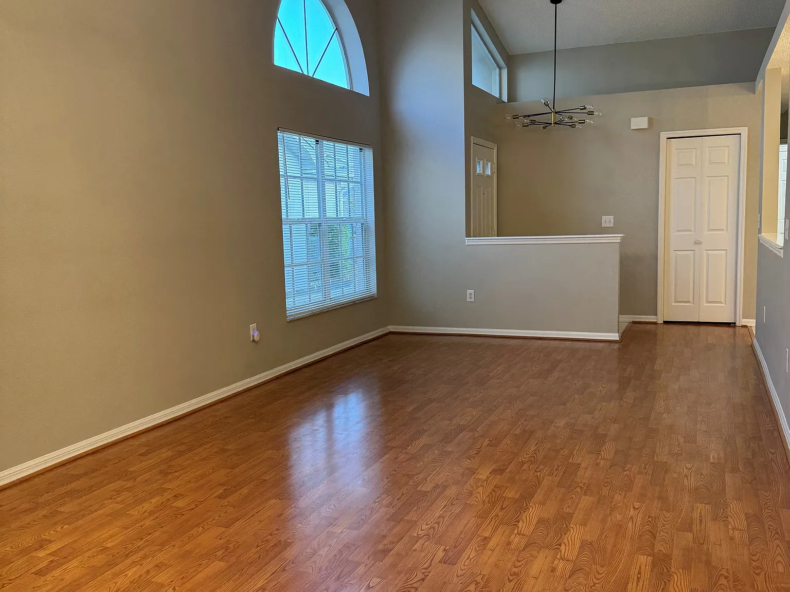 2560 Northfield Ln — Photo 4