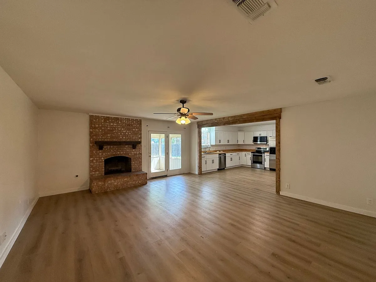 Building Photo - 3106 Sierra Dr