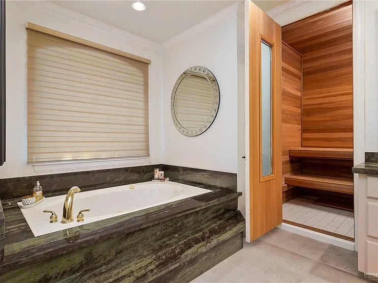 101 Sabine Ct — Photo 10