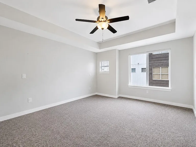 616 Lester St — Photo 13