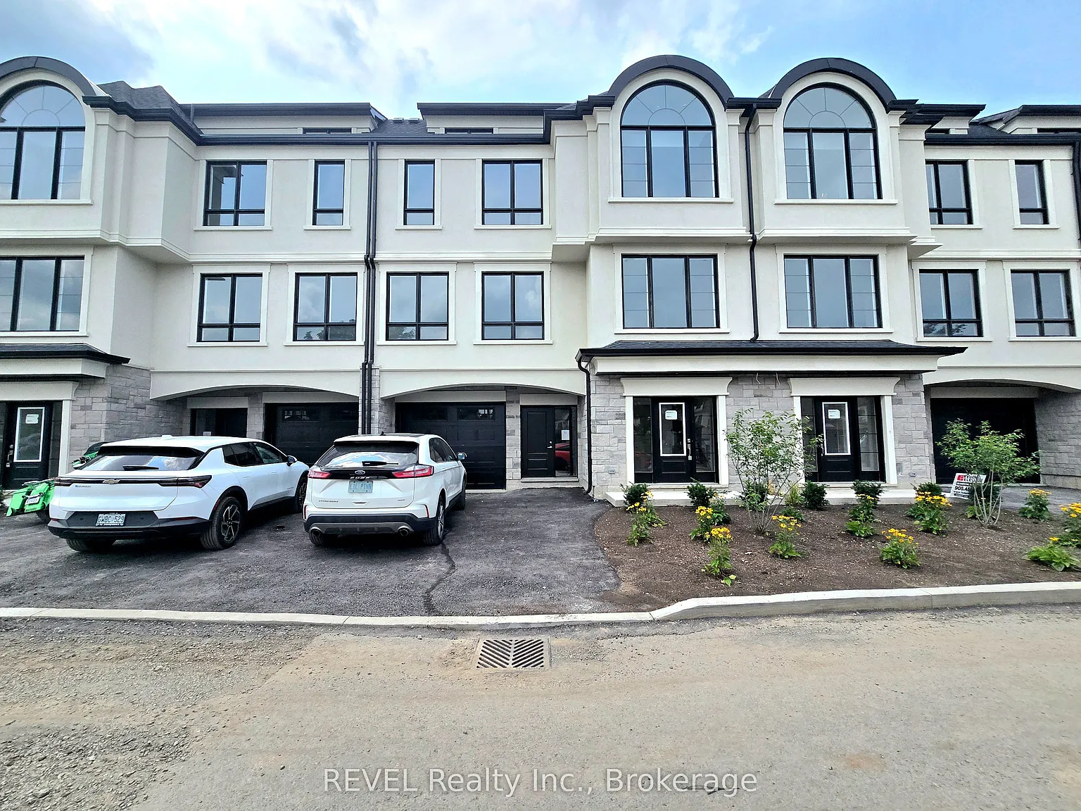 3 bed, $5,800 — Photo 1