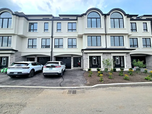 15 Lake St #2, Grimsby, ON L3M 2G4