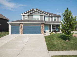 1802 Verbena Ave, Greenwood, MO 64034