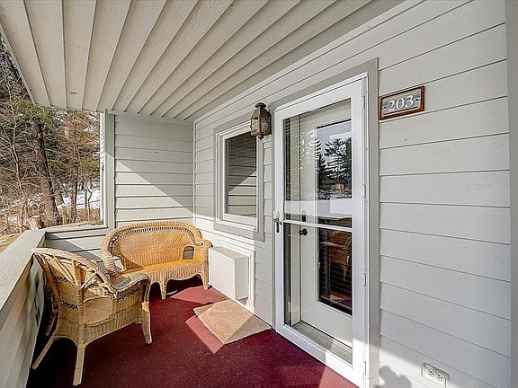 3rd image of 530 E Hiawatha Dr #203