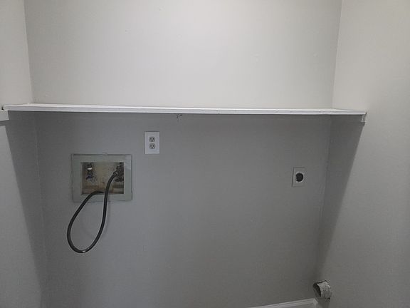 2nd image of 2845 Kingston St #7