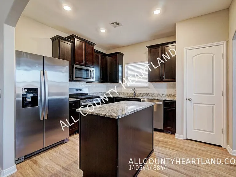 309 E Georgia Ter — Photo 4
