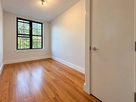 Bedroom, photo 1